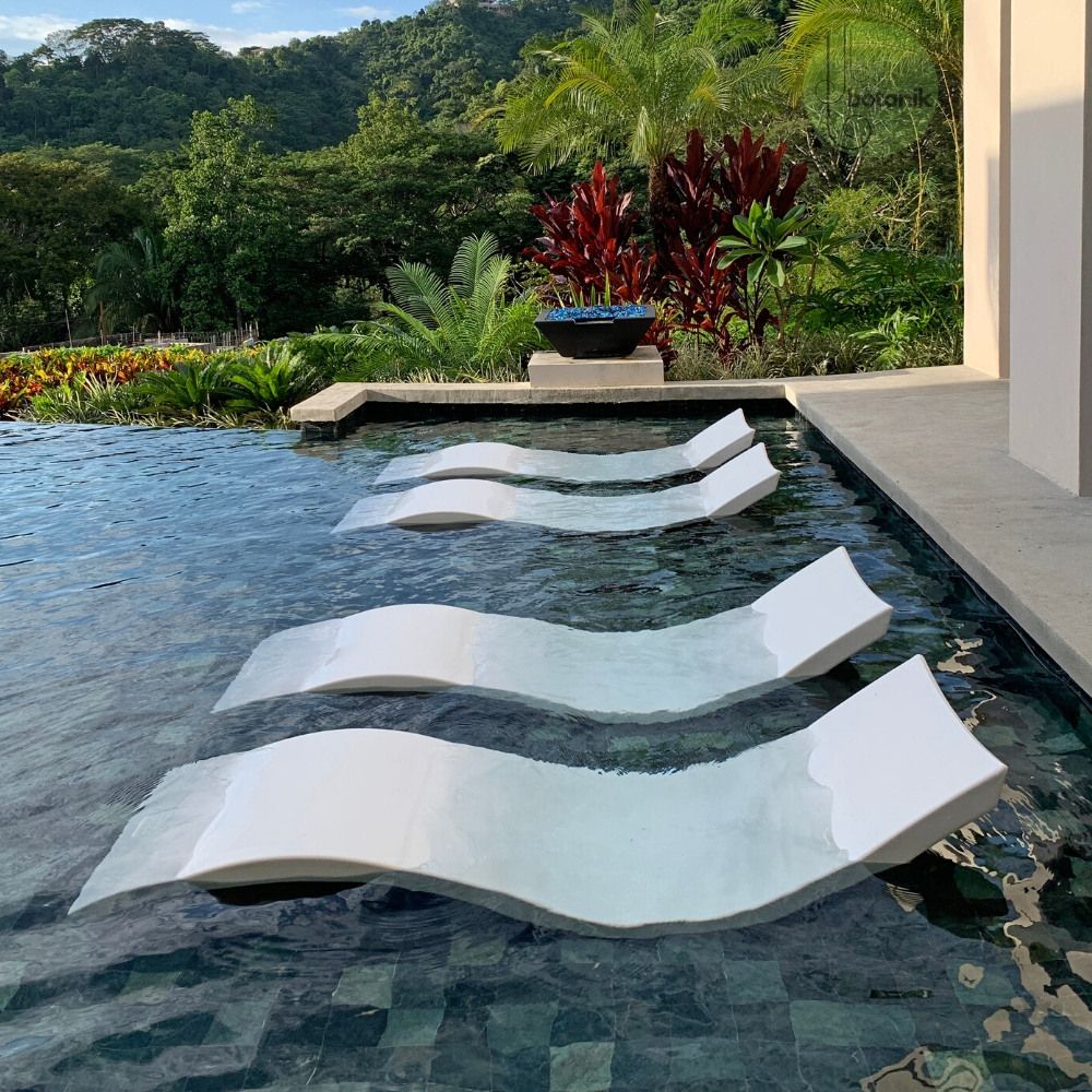 Ghế nằm thư giãn hồ bơi